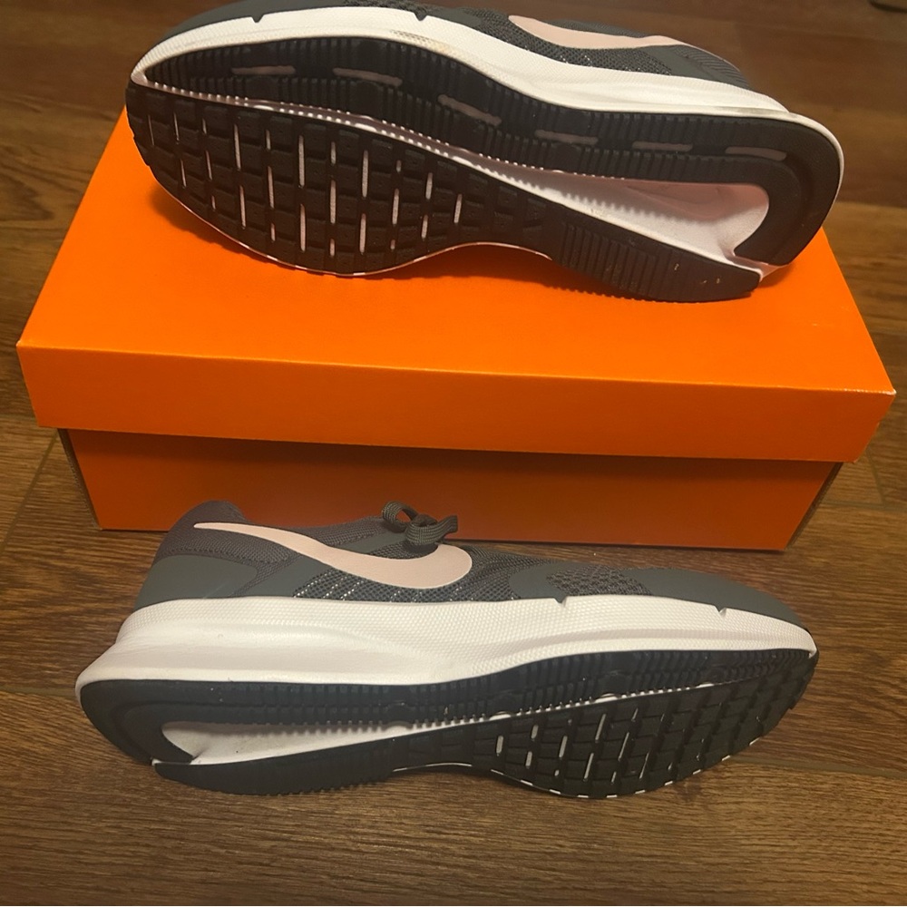 Nike Grey and Pink  Swift Running Sneakers - Picture 2 of 3
